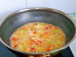 淋上蛋液，打蛋花，再次烧开即可关火。