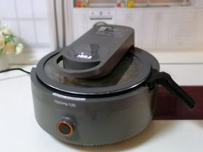 盖上炒菜机的盖子。