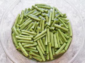 用水浸泡一下清洗干净。