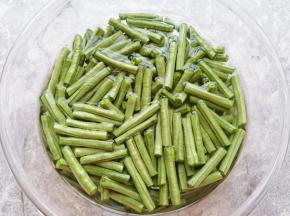 用水浸泡一下清洗干净。