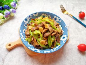 鸡胗和青辣椒都是脆脆的口感。