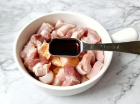 五花肉加上生抽。