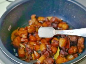 时间到鸣笛后按个人口味加入盐。