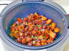 撒上白芝麻与葱花即可食用。