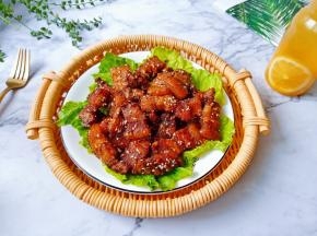 带皮的五花肉烤着吃会更嚼劲一些。