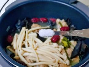 结束前10分钟按个人口味加入盐。