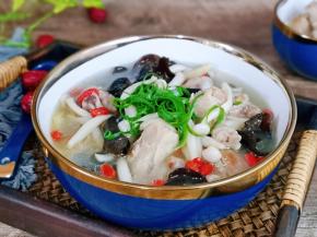 经常喝一些鸭汤，可以祛湿解暑。