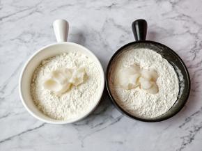 油皮与油酥分别称好重量。