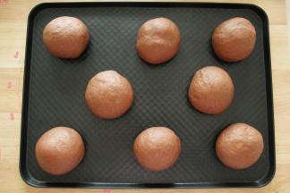 温度35度，湿度75，进行二次发酵，发酵到2倍大。手指轻按表面慢回弹即可。