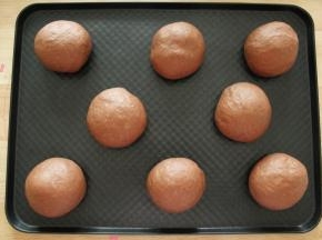 温度35度，湿度75，进行二次发酵，发酵到2倍大。手指轻按表面慢回弹即可。