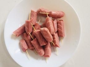 插上牙签！（也可以省略这一步，看个人喜欢！）