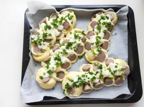 在撒上适量小葱碎