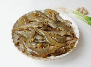 对虾选择新鲜的来做虾干。