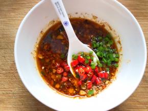 加入小米辣搅拌均匀即可