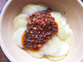 放入酱汁搅拌均匀即可