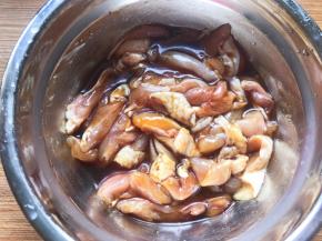 搅拌均匀腌至1小时以上