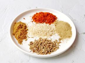 准备好所需要的调料。