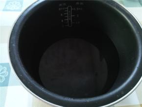 电饭锅先烧水。
