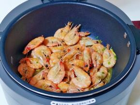 这样爆炒基围虾就做好啦！