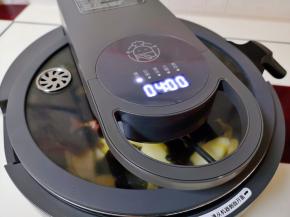 盖上炒菜机盖子，选爆炒功能。