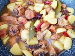 土豆块熟了即可。