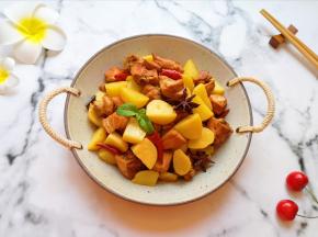 鸡腿炖土豆做好了。