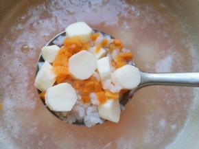 搅拌均匀再次烧开，转小火煮20分钟。