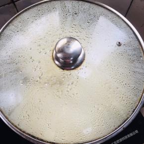 水开，放入蒸锅中蒸10分钟！