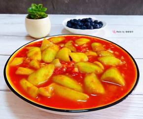 丝瓜和番茄的营养都是超级丰富的经常食用对身体有益
