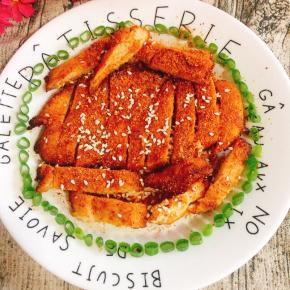 喜欢吃辣的朋友可以再撒一些辣椒粉和白芝麻！