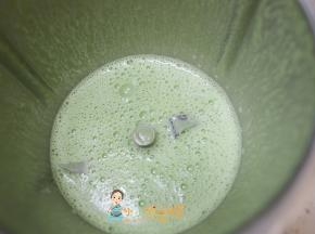料理机打成泥，如果不是破壁机 功率比较小需要过筛一下，口感会更细腻