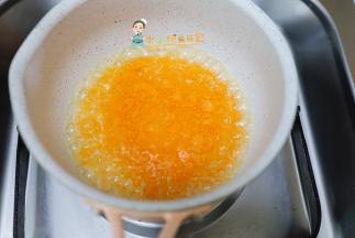 胡萝卜提前煮一下不然不够软孩子可能咬不下来