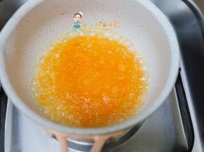 胡萝卜提前煮一下不然不够软孩子可能咬不下来