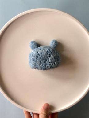 然后把耳朵放到对应的位置上。