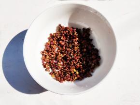 然后太阳底下晒干。