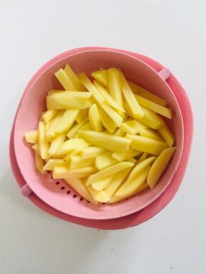 用清水反复冲洗3～5遍，捞出沥干水份备用！