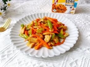 用鸡胸肉代替猪肉丝，热量更低，减脂人士也能吃。