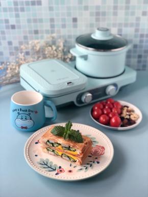 再搭配一盘水果和坚果，冲一杯牛奶，营养丰富又美味的早餐吃起来吧！