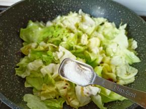 加一点盐调味。