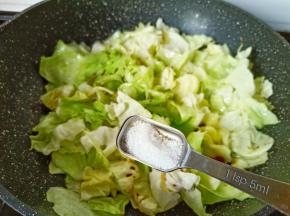 加一点盐调味。