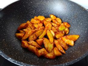 开大火快速翻炒均匀。