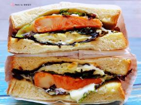 看着自制的鸡排吐司三明治超级有食欲