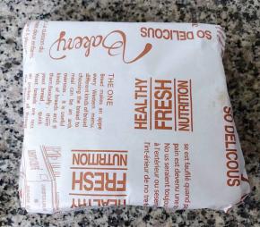 三明治的包装纸包装整齐即可