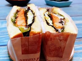 搭配煎鸡排、鱿鱼丝、酸奶哇塞好有食欲