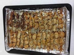 取出，撒上适量的熟芝麻即可！