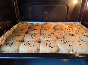 酥掉渣的桃酥出炉了。