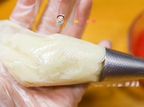 装入裱花袋，没有也可以不用