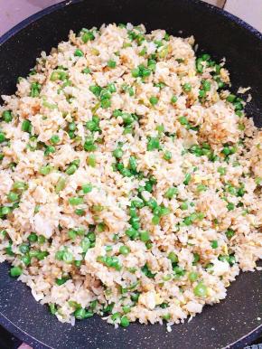 起锅前放入少许的鸡精调味即可！