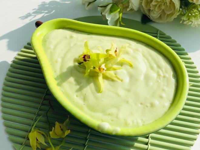 酸奶牛油果奶昔