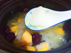 再放冰糖炖十分钟